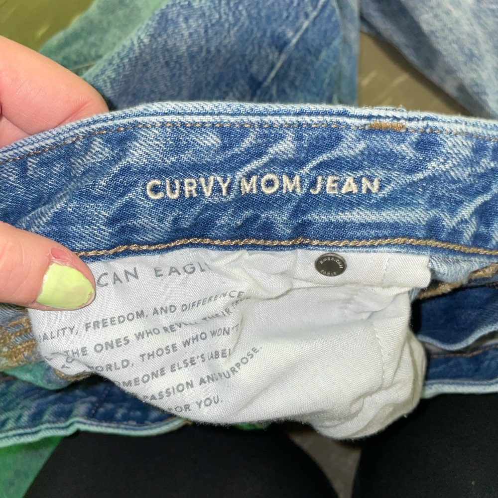 American Eagle mom Jean